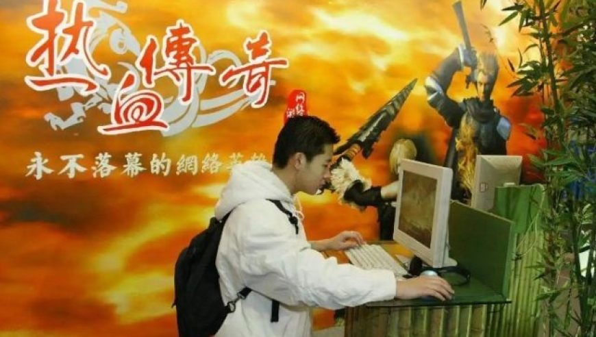 飞机滑行乘客非要上厕所并辱骂砸门,2025一码一肖100%精准管家婆,最新答案解释落实_精英版V6.77